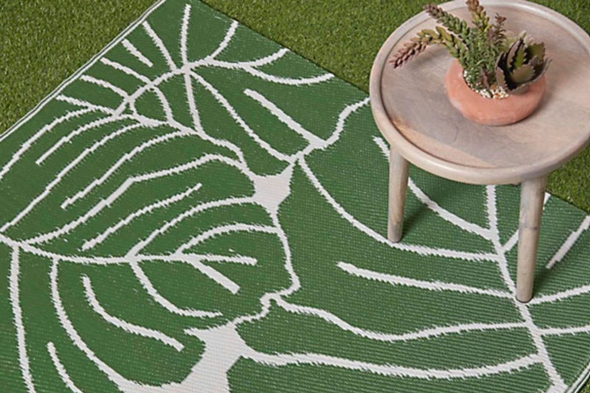 Woven from 100% recycled polypropylene, the rug is lightweight, but designed to handle the unpredictable British weather