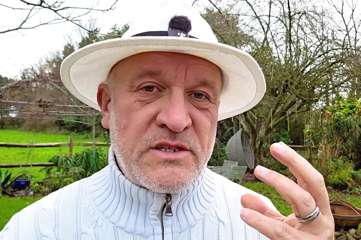 Simon warns that you must clean your secateurs