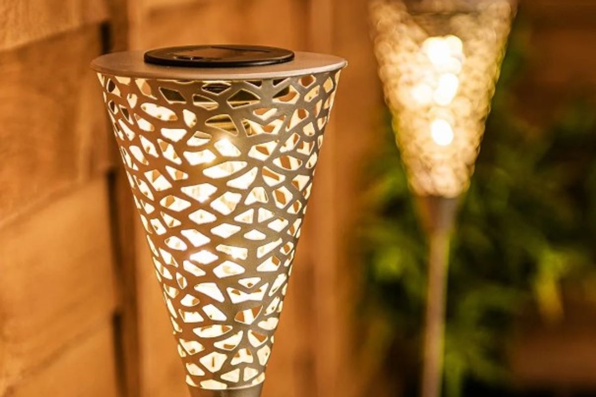  Livivo Solar Power Ornament Silhouette Stake Light 