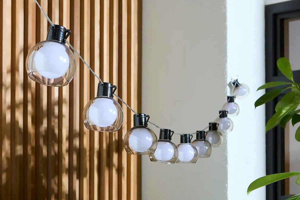 The Globe 10 LED Outdoor Solar String Lights