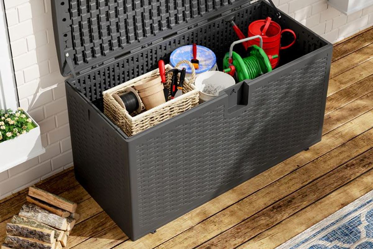 Outdoor storage box