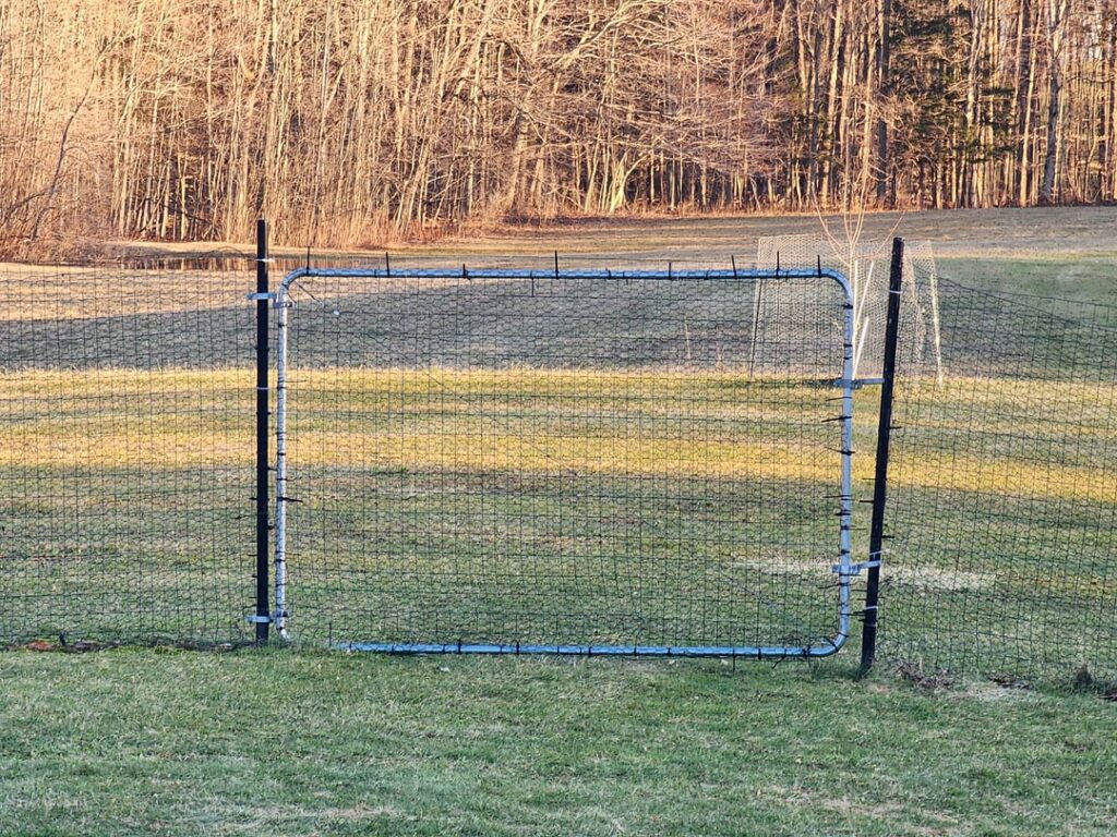 Dumb question, but easiest way to straighten this fence?