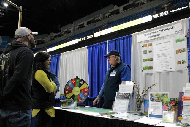 <p>John Karczewski, a volunteer with Master Gardeners Penn State Extension Luzerne County, provides attendees with gardening information.</p>
                                 <p>Sydney Allabaugh | Times Leader</p>