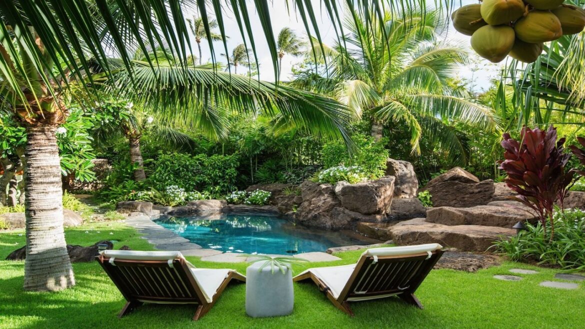 FRONT YARD TROPICAL GARDEN DESIGN IDEAS | THE ULTIMATE TIPS FOR YOUR FRONT YARD MAKEOVER GUIDE