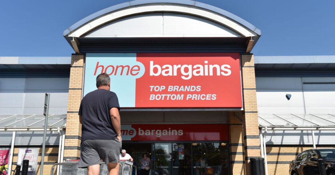 ‘Impress your neighbours’ with £13 ‘mesmerising’ garden set from Home Bargains Liverpool Echo