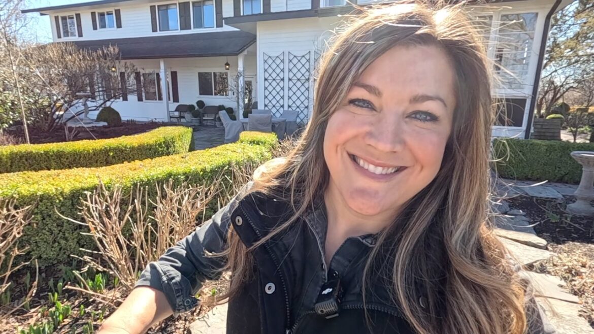 Digging Out the Incrediball Hydrangeas, Spring Containers & Up-Potting Geraniums! 🌿😍🌸