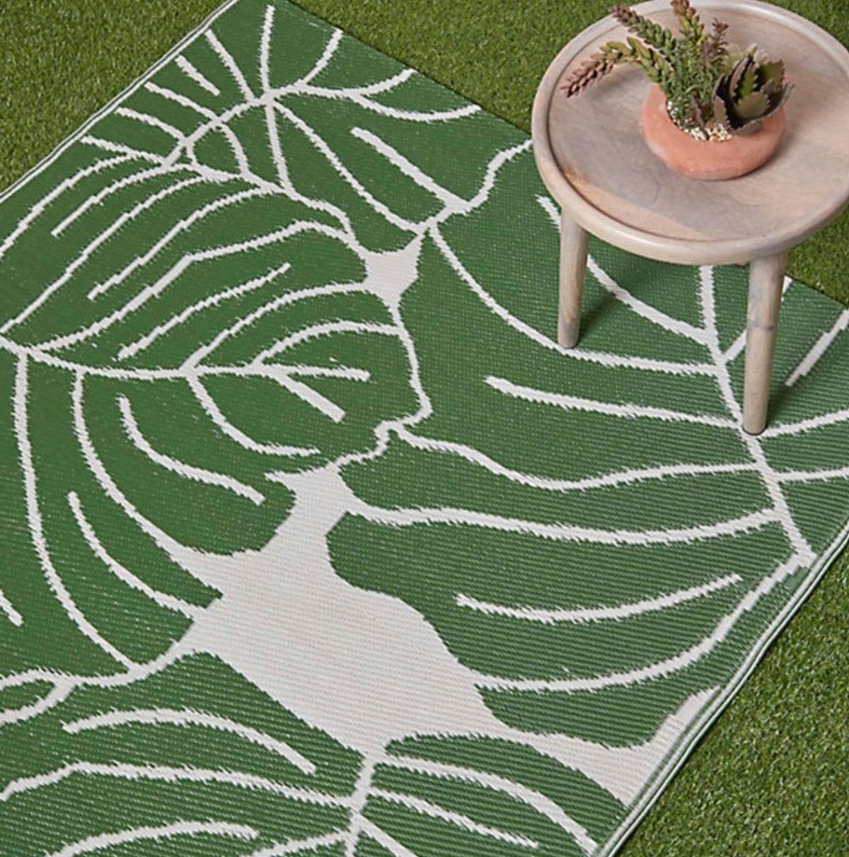 Woven from 100% recycled polypropylene, the rug is lightweight, but designed to handle the unpredictable British weather