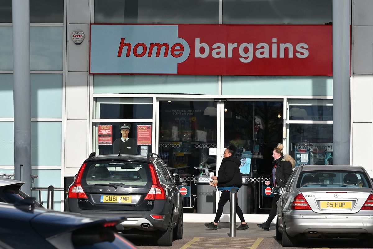 Home Bargains is selling the 'extendable' light feature for £14.99