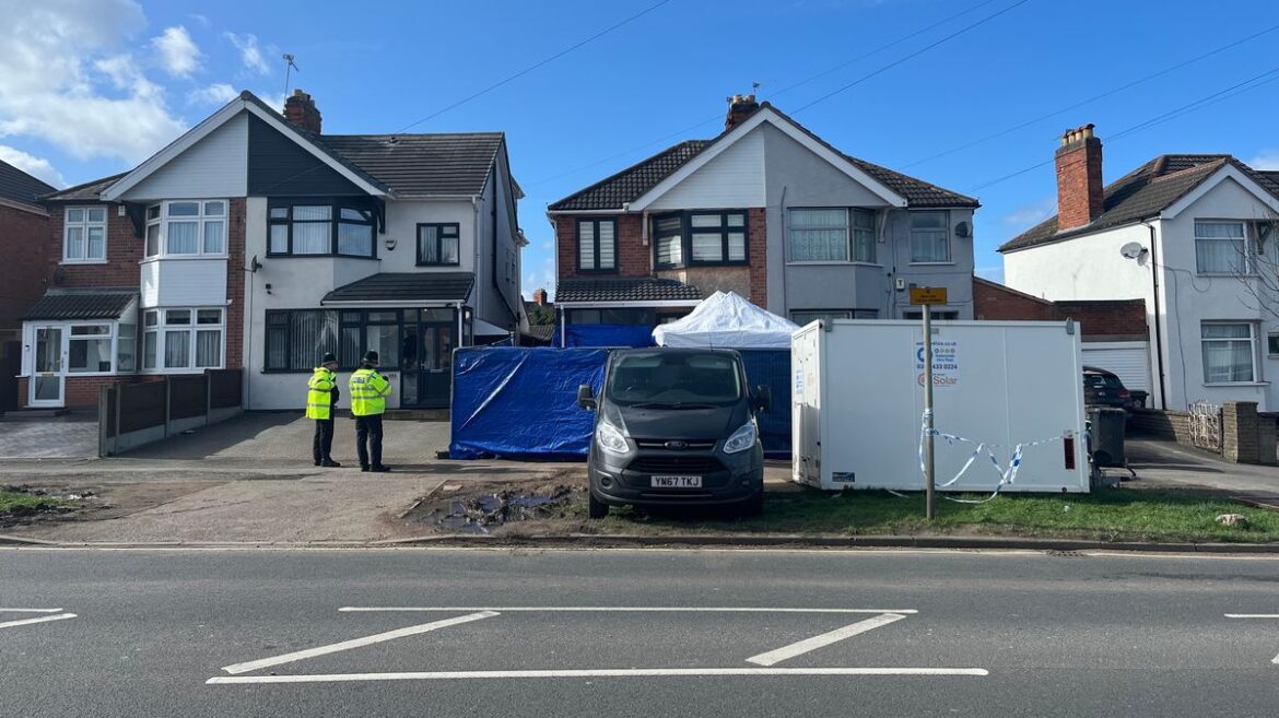 Police in Leicester searching front garden with digger as part of Gary Piatek murder investigation Leicestershire Live