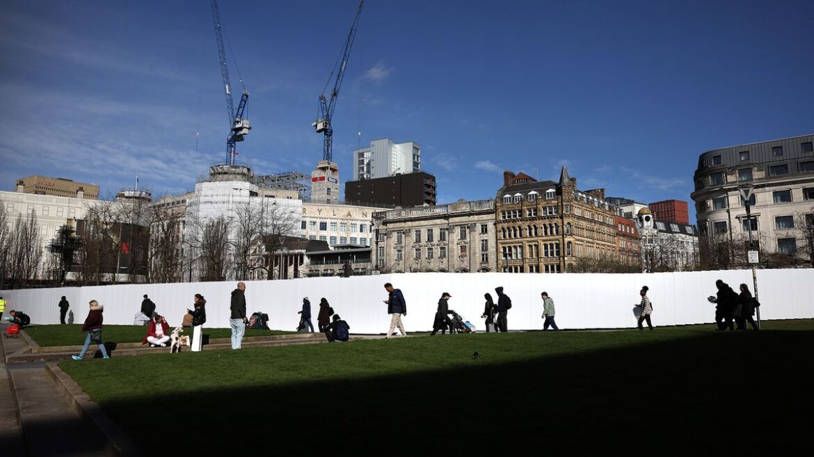Hoardings around Piccadilly Gardens erected as regeneration work begins Manchester Evening News