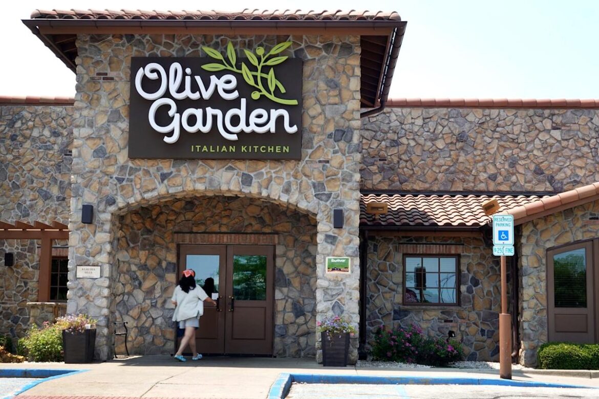 You Can Score A Free Meal At Olive Garden Right Now—Here’s How Delish