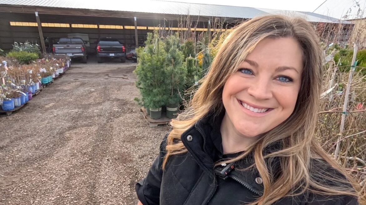 Garden Center Work Day! 🙌🌿💪 // Garden Answer