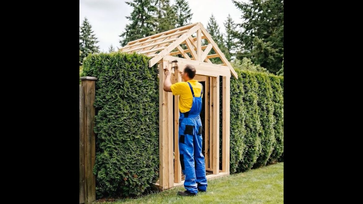 A chicken coop with a living green wall🐓 #chicken #greenliving