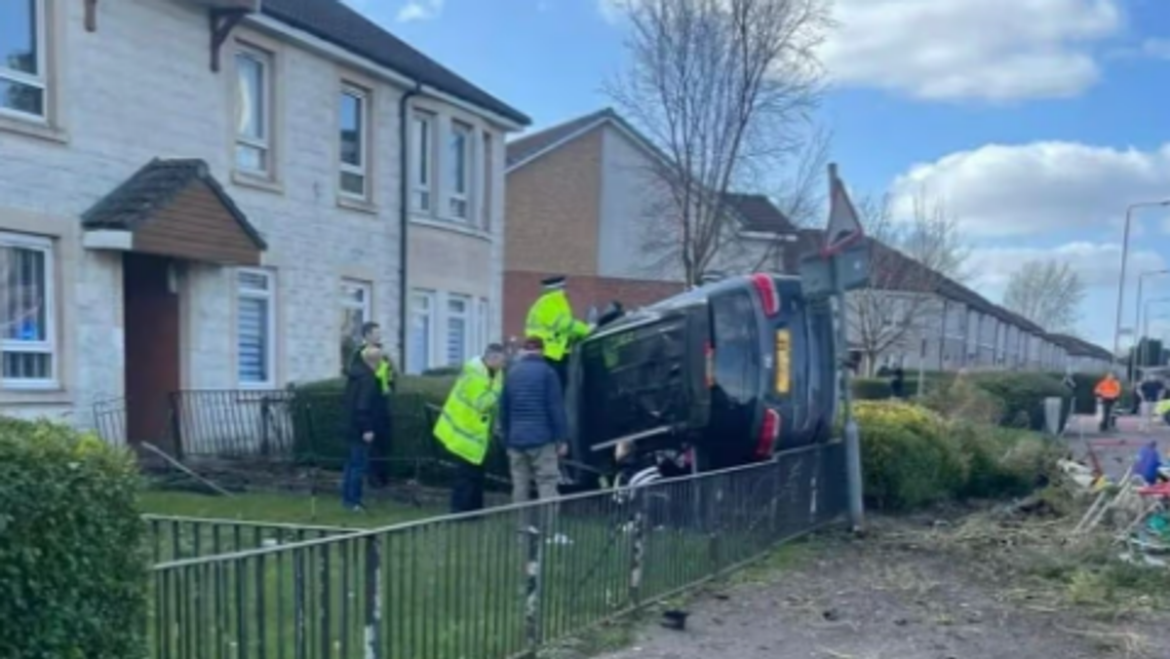 Car ploughs into Glasgow garden as road closed after one-vehicle crash Glasgow Live