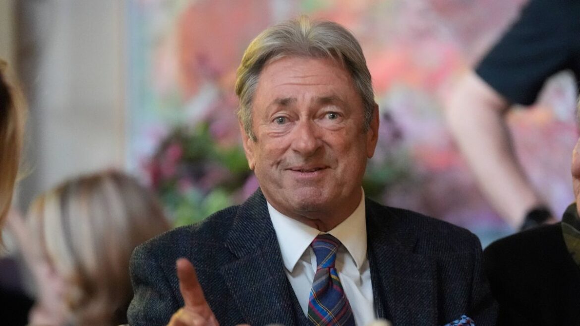 Alan Titchmarsh says ‘most people get this wrong’ as he shares flower bed guidance Daily Mirror