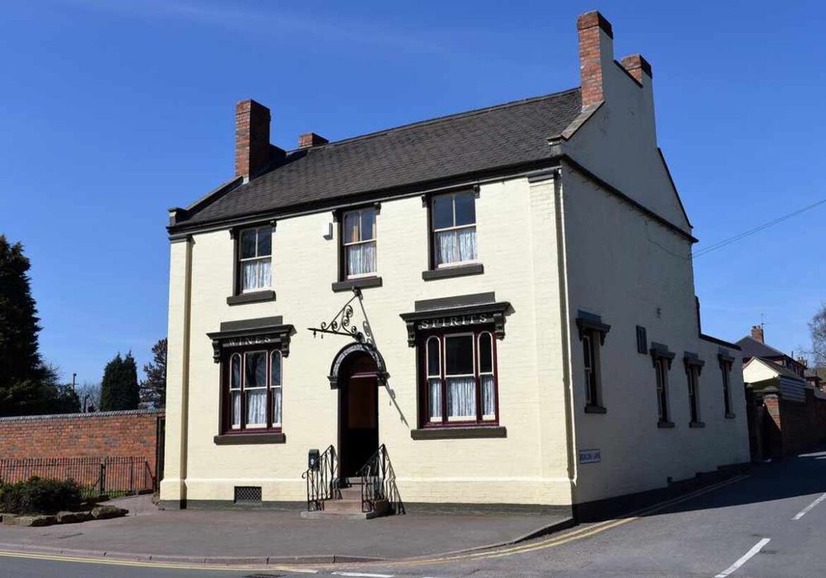 Supporting image for story: One of the Black Country's best-loved pubs is looking to turn old cold store into garden room