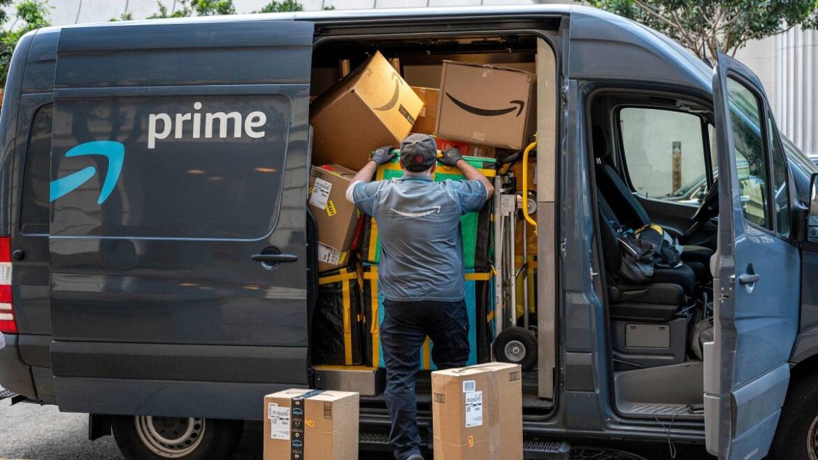 Amazon is selling a $24 23-piece gardening tool kit which includes a carrying case Amazon is selling a $24 23-piece gardening tool kit which includes a carrying case