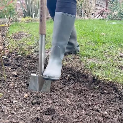 Spear &amp; Jackson Traditional Stainless Steel Border Spade With 712mm Wooden Handle