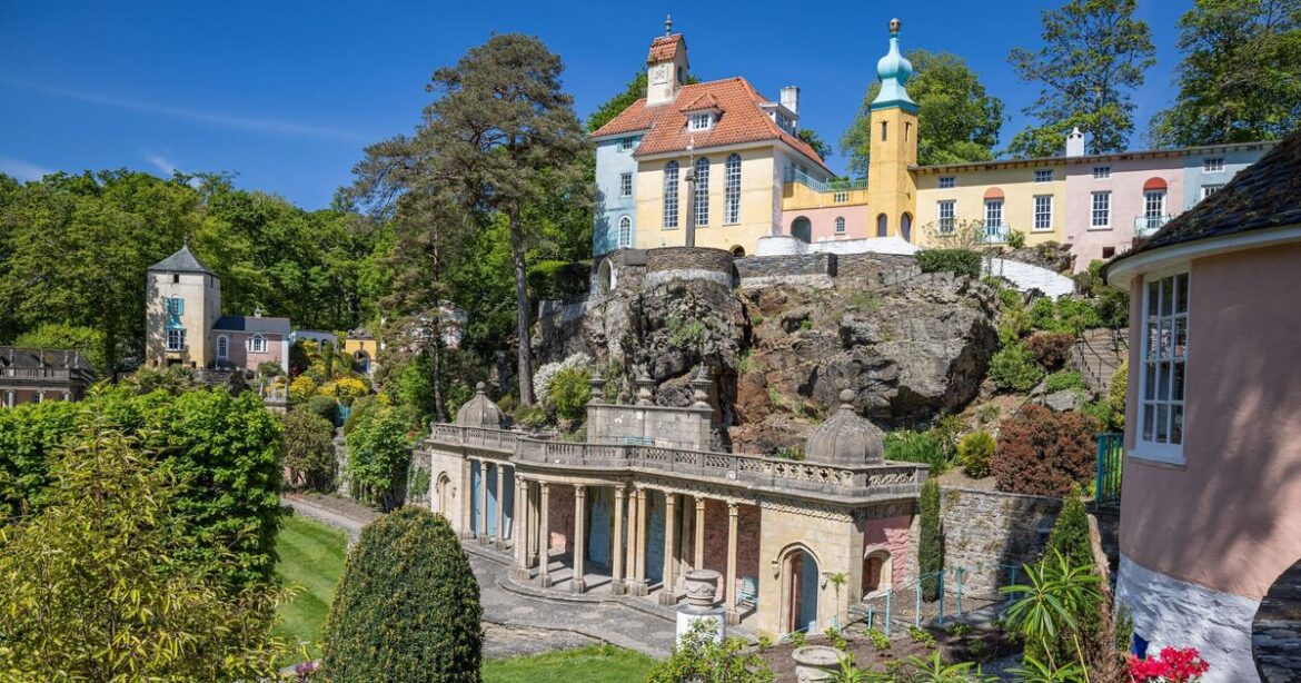 Enchanting UK village with sub-tropical gardens 'feels like Italy' | Travel News | Travel