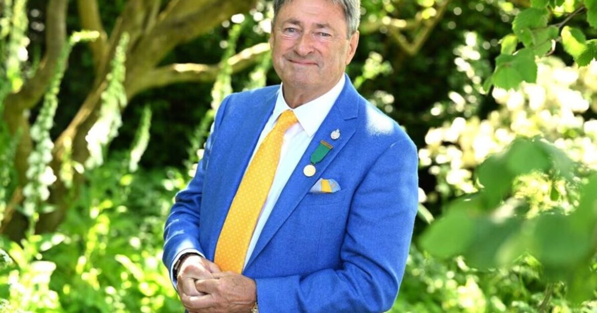 Alan Titchmarsh turned tables on bullies and ‘grew a foot’ due to gardening trick Alan Titchmarsh turned tables on bullies and 'grew a foot' due to gardening trick