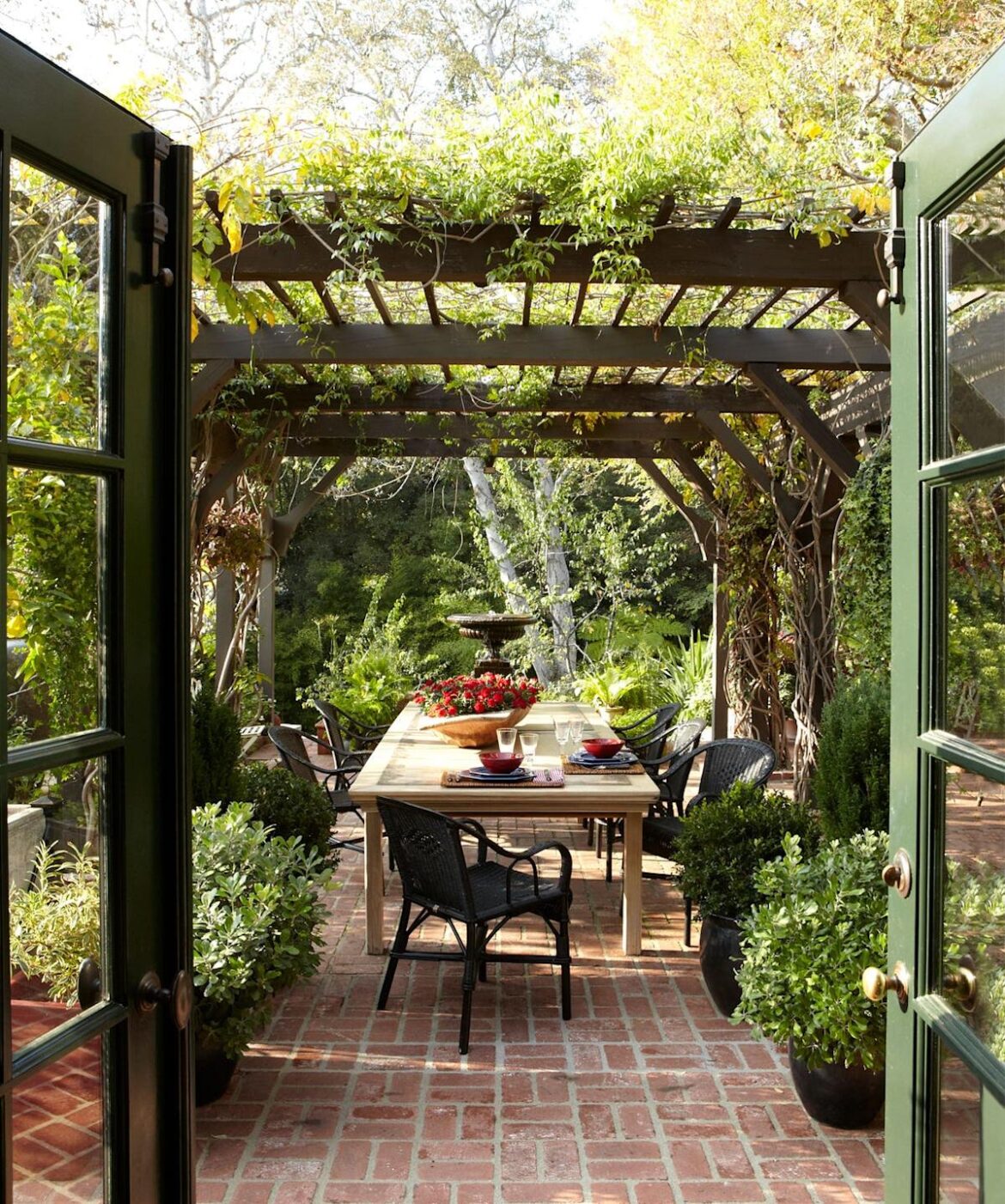 4 Garden Trends That Will Take Over Your Backyard This Spring, According to Experts
