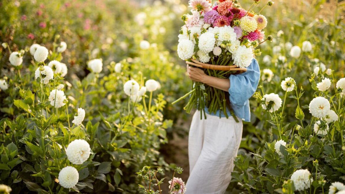 Want a Stunning Bouquet? These 7 Garden Flowers Are Perfect for Cutting