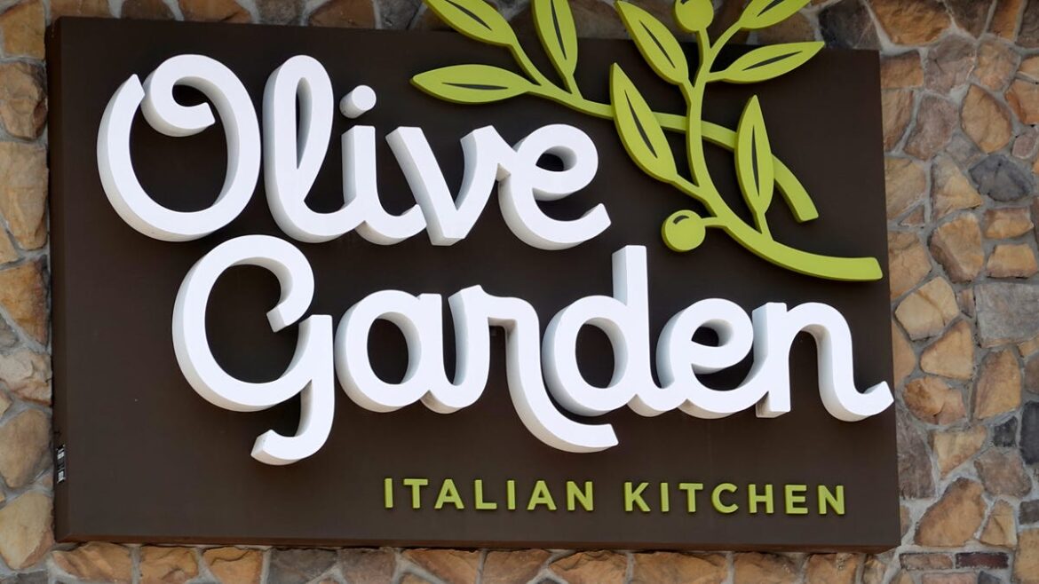 When will Waukee's new Olive Garden open?