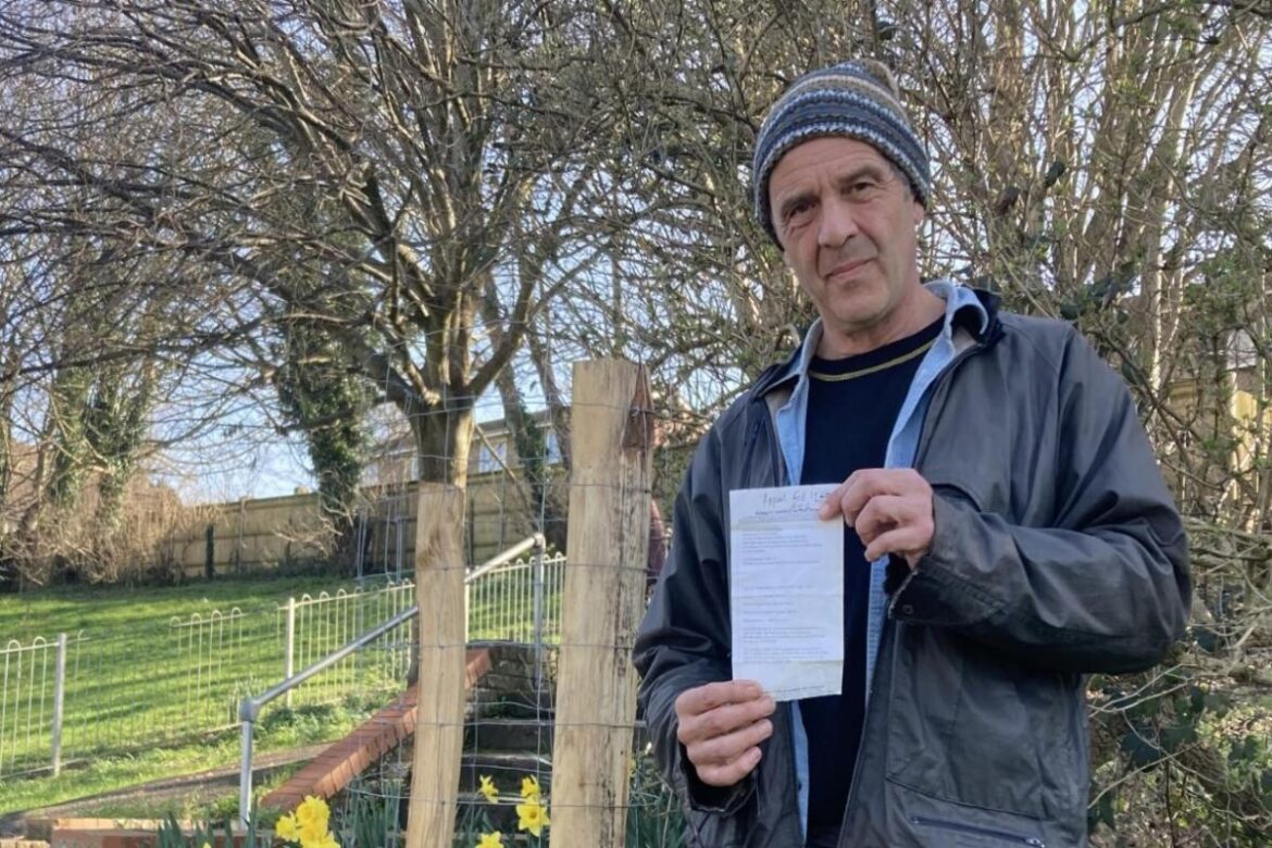 Kind stranger steps in after gardener refuses to pay his parking fine Kind stranger steps in after gardener refuses to pay his parking fine