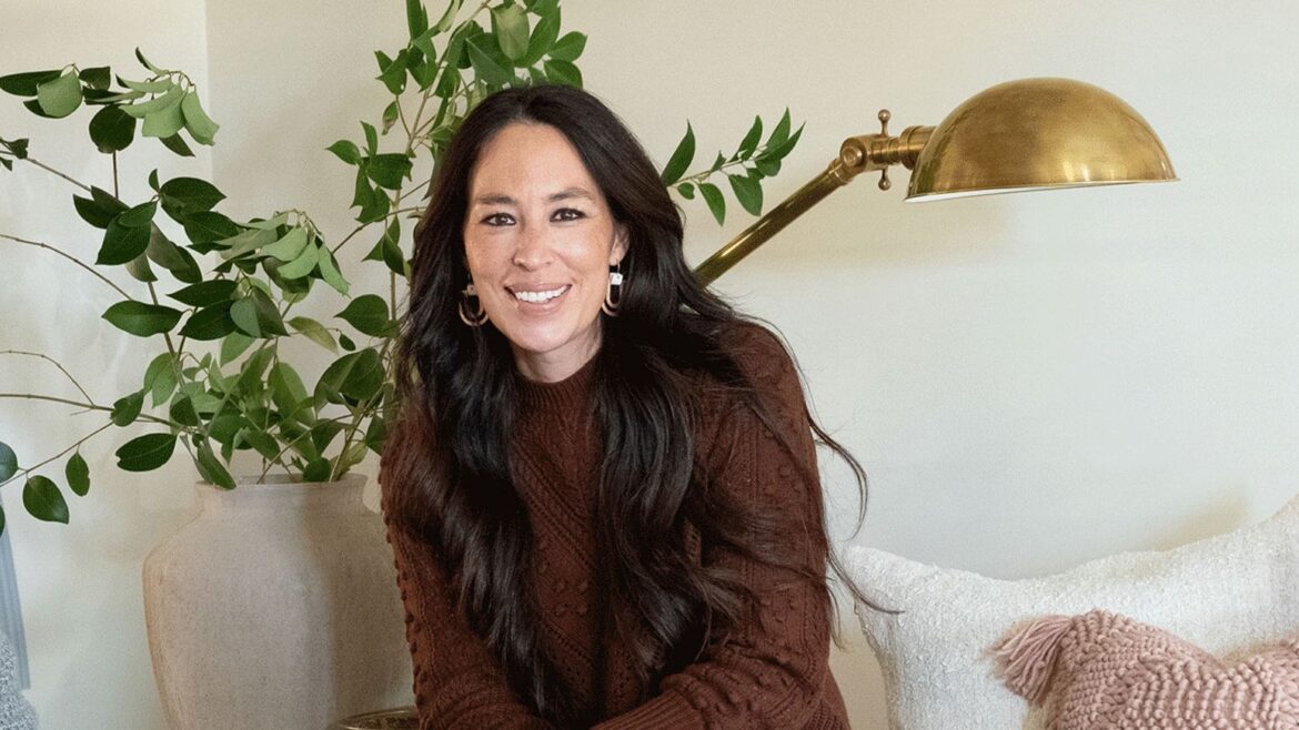 Joanna Gaines’ Spring Flower Arrangement Is So Unexpected Joanna Gaines headshot