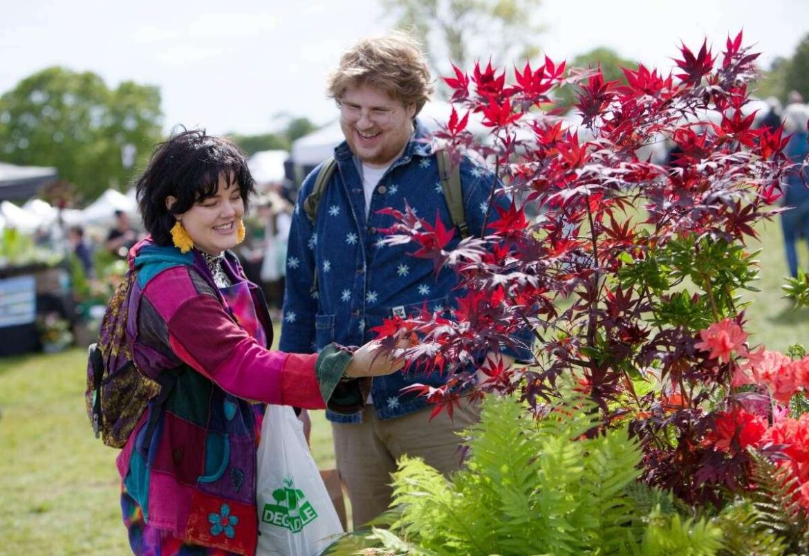 Green fingered delight as the BBC Gardeners’ World Spring Fair returns to Beaulieu Green fingered delight as the BBC Gardeners’ World Spring Fair returns to Beaulieu