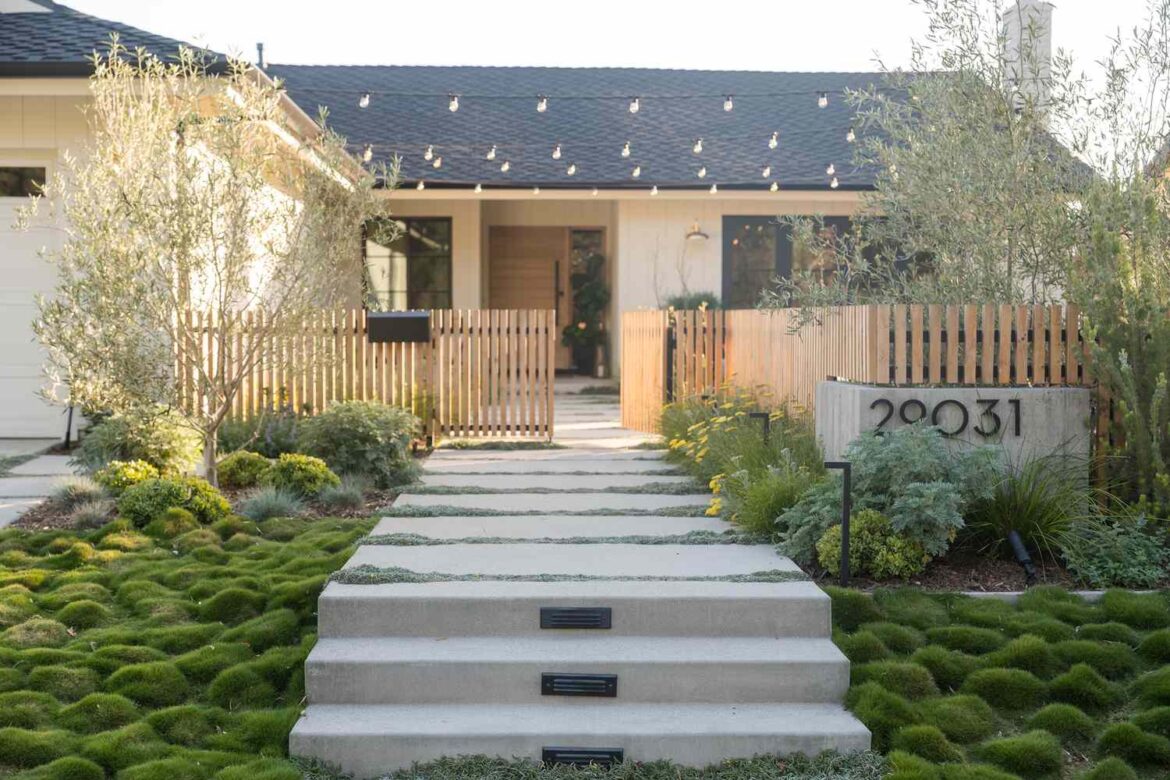 10 Low-Maintenance Front Yard Landscaping Ideas