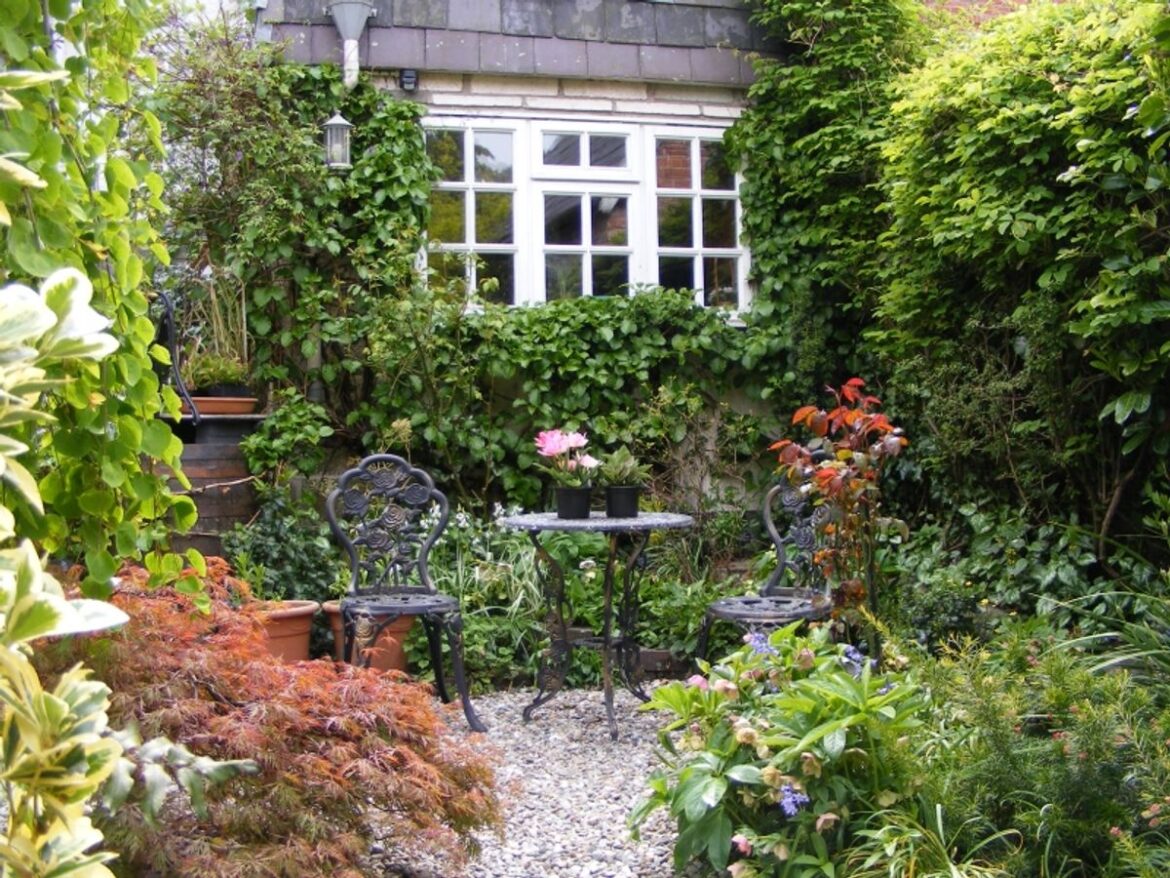 Take time out this Easter weekend to visit an open garden in Powys and support charities Oak Cottage's intimate town centre garden has gravel paths winding through a wide variety of plants, many of which are unusual.