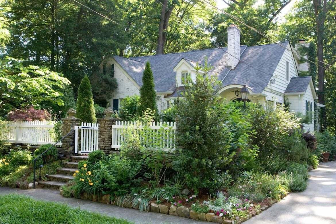 The Best Time to Start a Landscaping Project, According to Design Pros The Best Time to Start a Landscaping Project, According to Design Pros