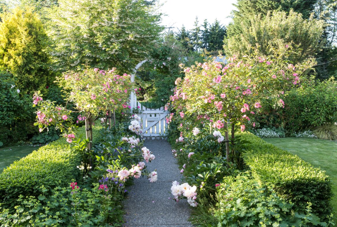 10 Cottage Garden Ideas for Creating a Flower-Filled Escape