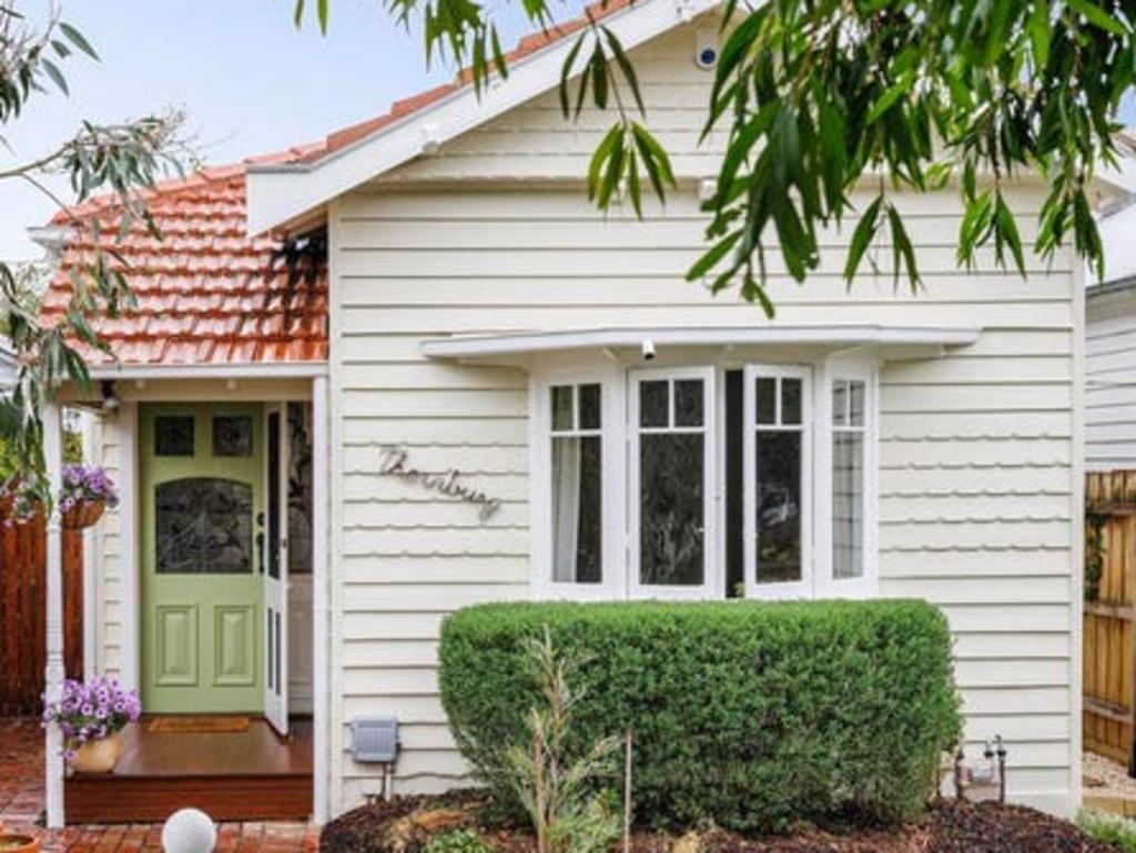 Thornbury house smashes auction price by $200k with ‘unbelievable’ garden Thornbury house smashes auction price by $200k with ‘unbelievable’ garden