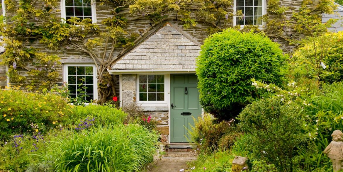 5 Trees and Shrubs That Could Add Thousands to Your Home’s Value