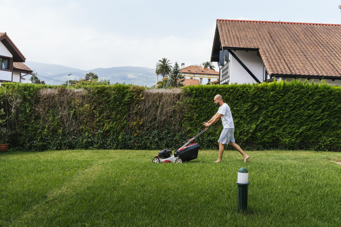 The First Lawn Cut of Spring Can Make or Break Your Grass