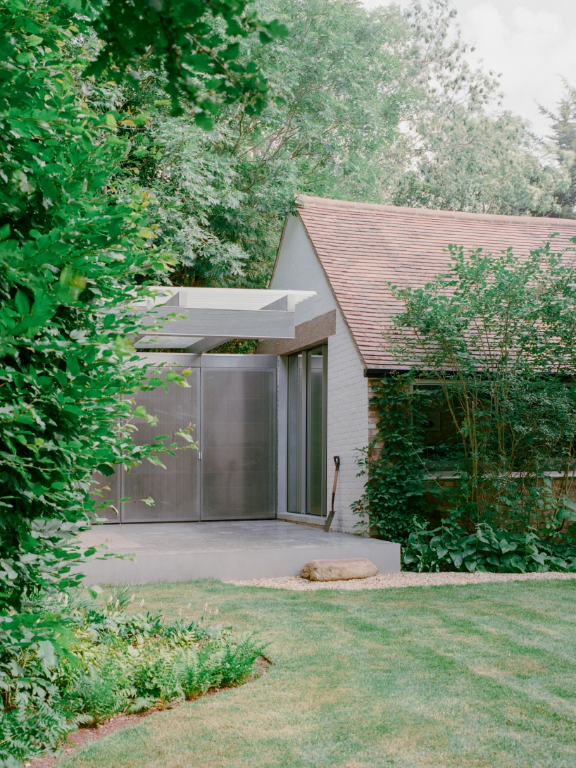 neiheiser argyros’ london pavilion combines storage cabinet and garden canopy in one - 1