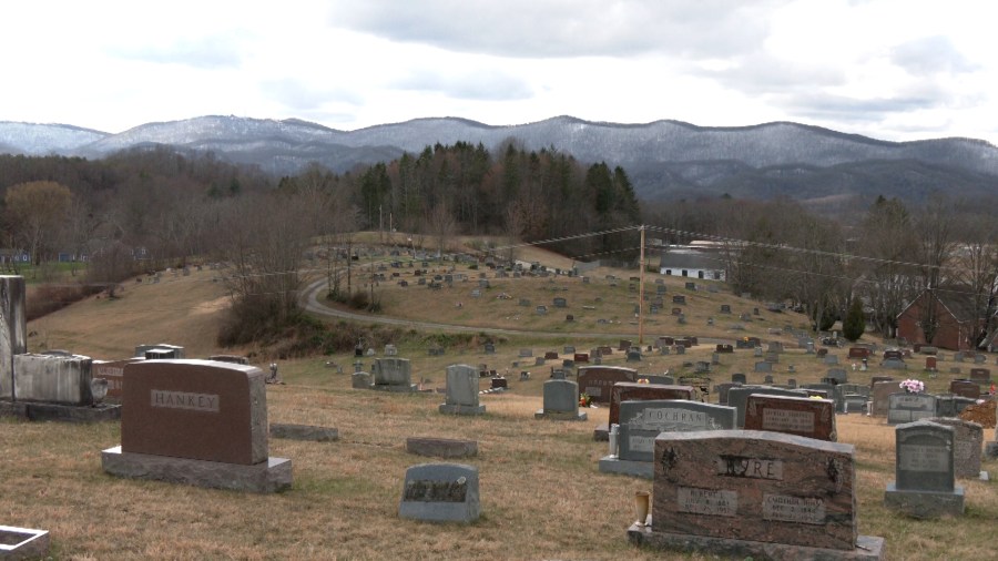 Families accuse Elkins Memorial Garden of wrongdoing over gravestones Yahoo news home