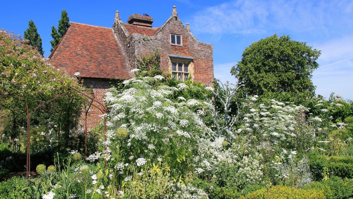 The beautiful British gardens to visit before you die The beautiful British gardens to visit before you die