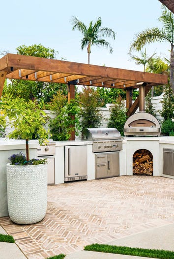 outdoor kitchen