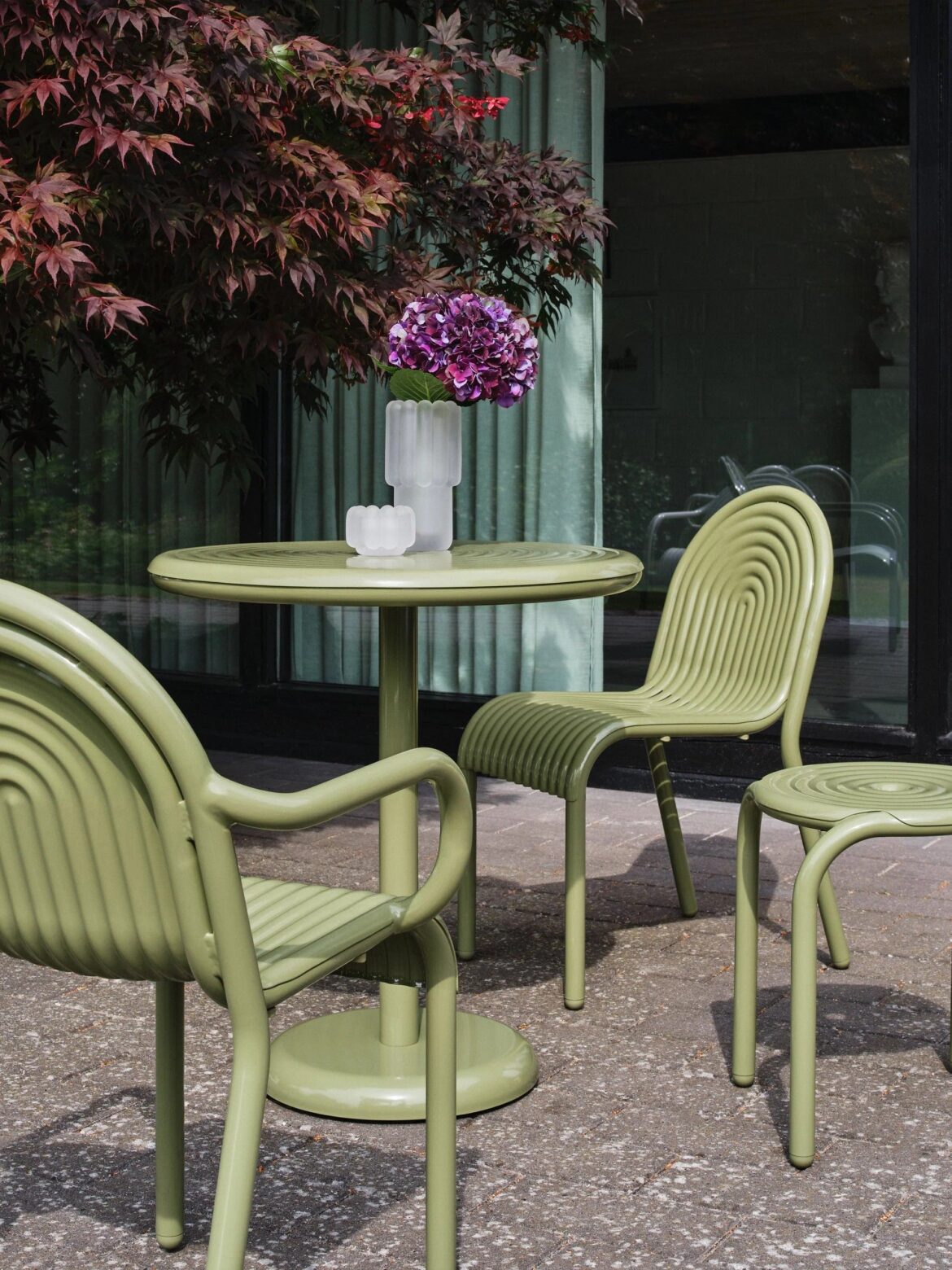 15 Bar Tables to Turn Your Garden Into a Stylish Hangout |