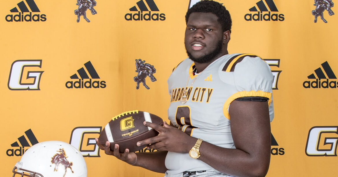 Garden City CC DT talks Kansas State official visit dawayne jones