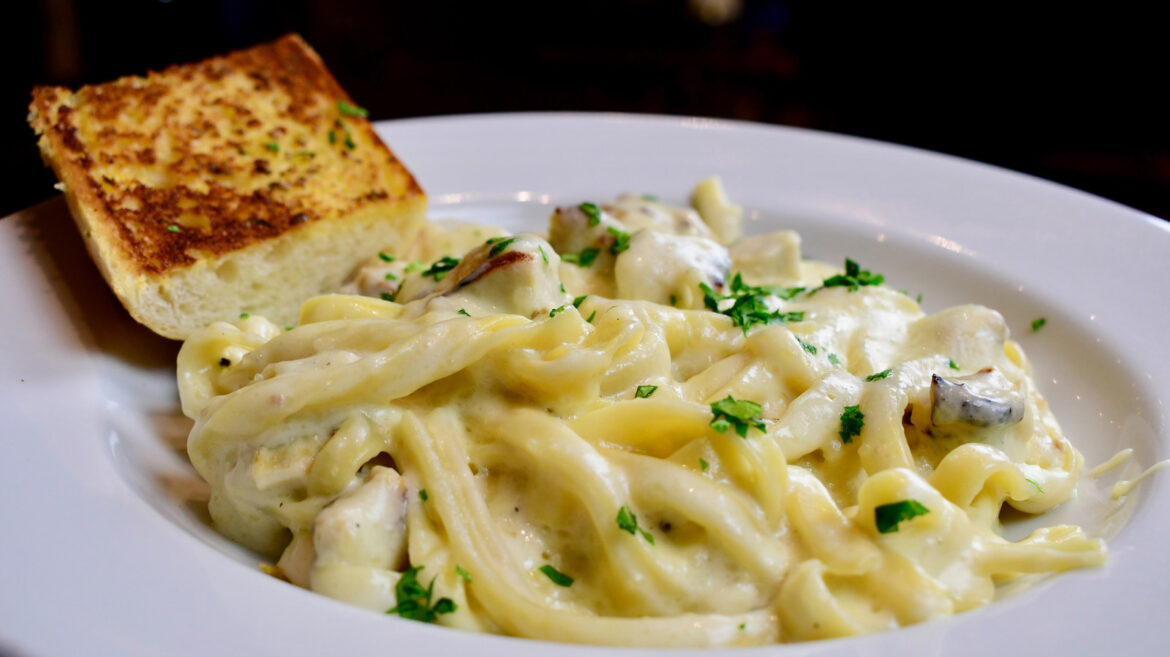 The Store-Bought Alfredo Sauce Olive Garden Fans Say Is The Closest Dupe The Store-Bought Alfredo Sauce Olive Garden Fans Say Is The Closest Dupe