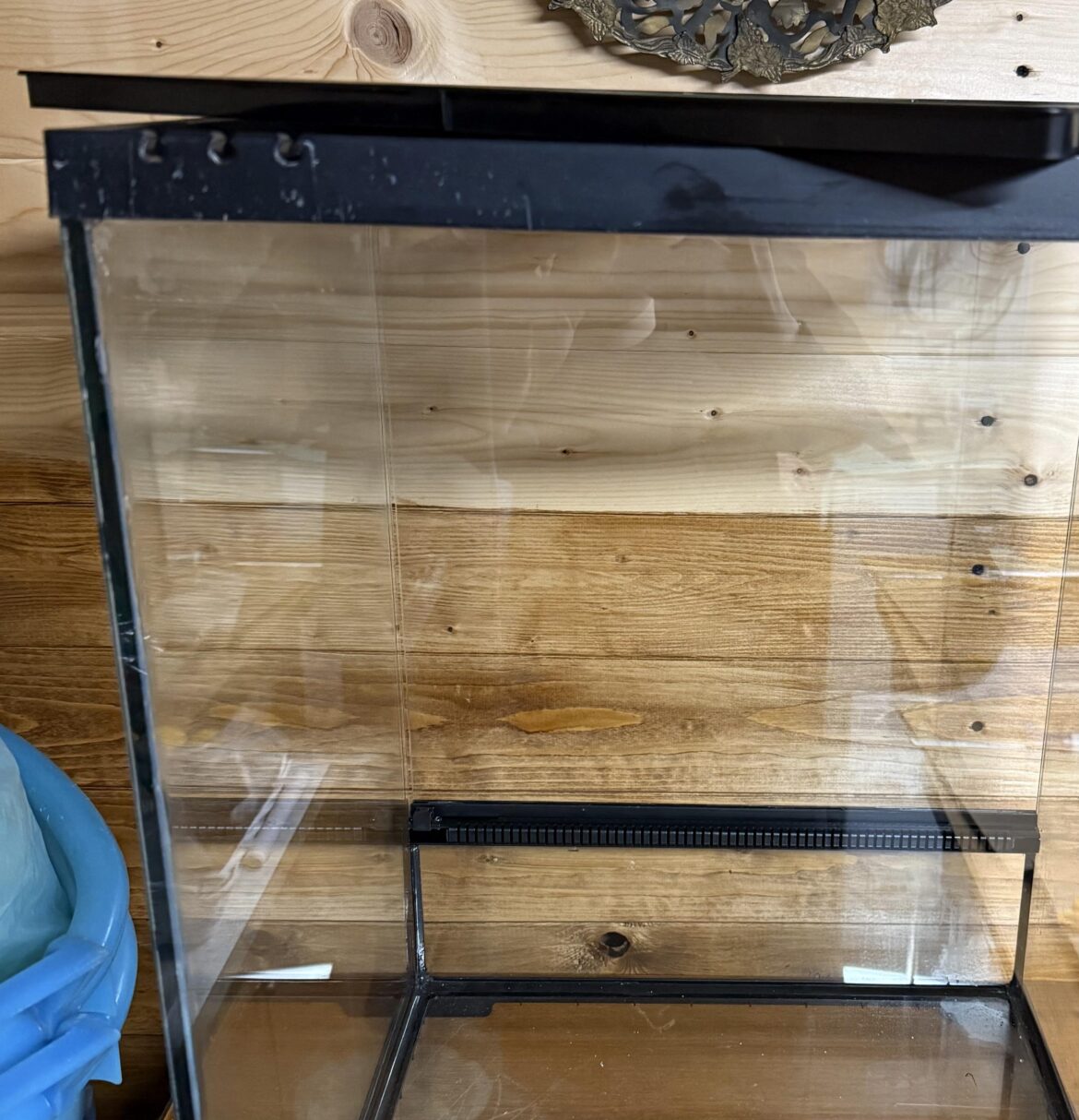 Is there a way to remove scratches from the plastic of the terrarium?