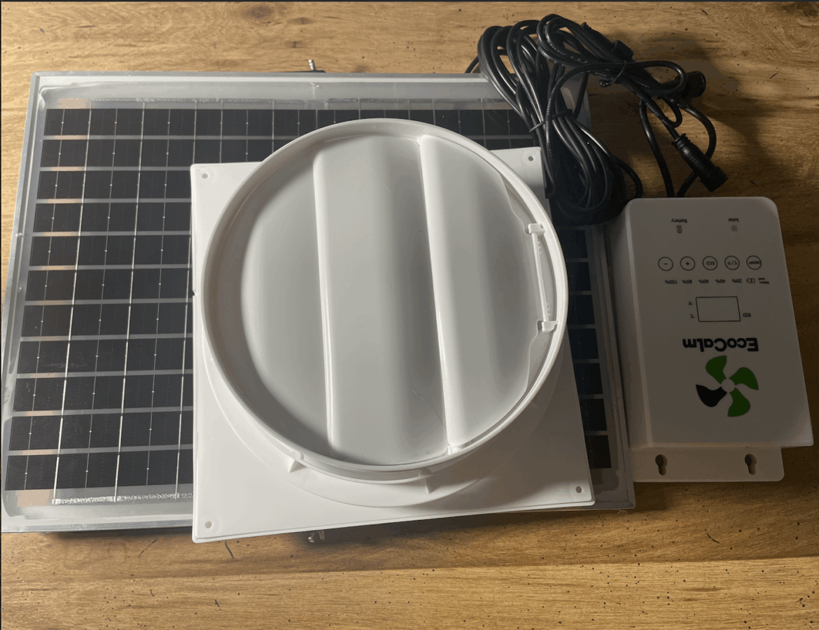 How to cut a circle in polycarbonate panel (hobby greenhouse). How to cut a circle in polycarbonate panel (hobby greenhouse).