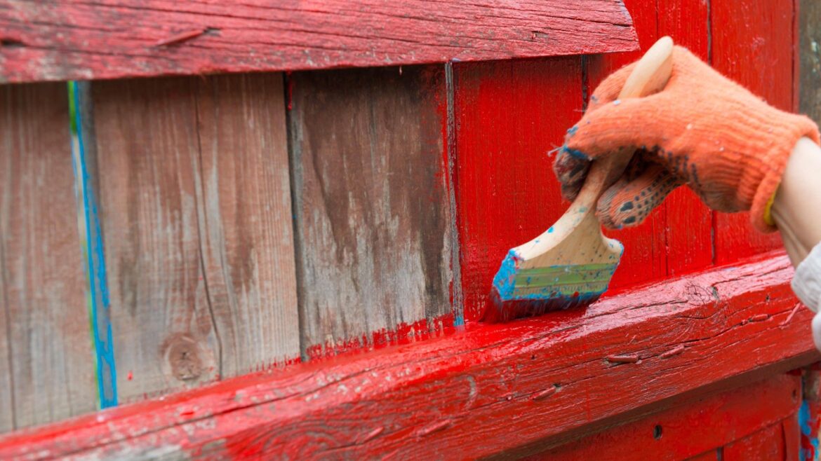 You’re painting your fence all wrong: Expert reveals the $0.50 kitchen item that works far better You’re painting your fence all wrong: Expert reveals the $0.50 kitchen item that works far better