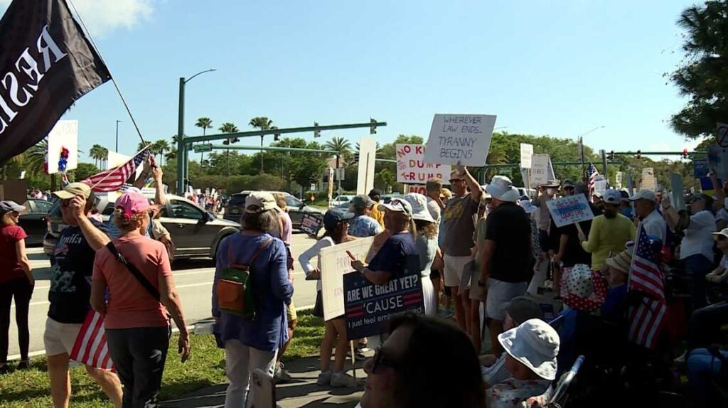 Thousands gather in Palm Beach Gardens for ‘No Kings’ protest Thousands gather in Palm Beach Gardens for 'No Kings' protest