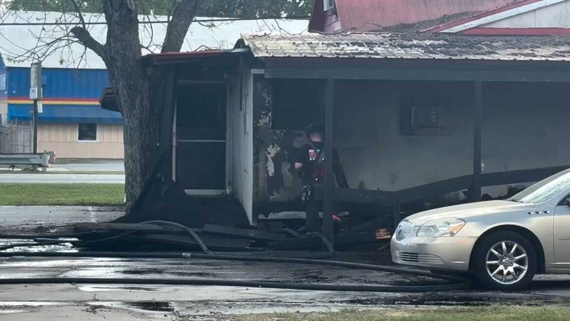 Video shows crews responding to fire at Garden City restaurant