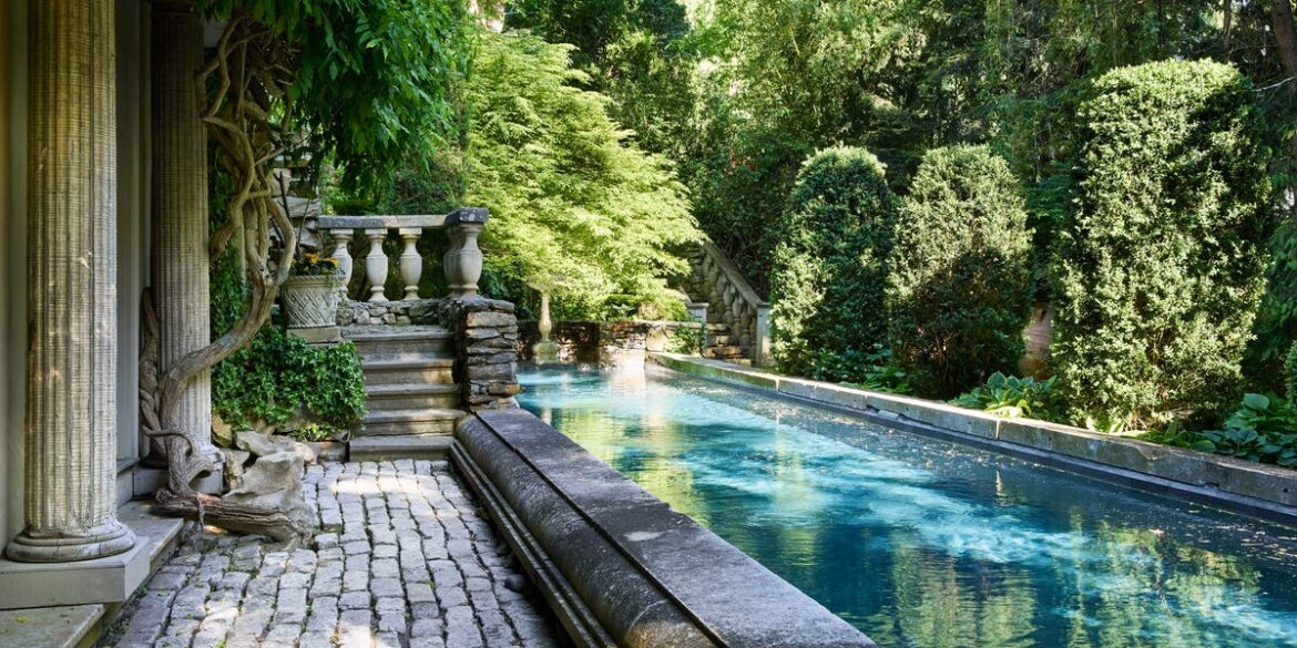 How to Choose and Display Antiques in Your Garden, According to An Expert